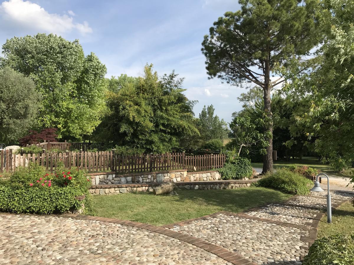 Agriturismo Corte Salandini Ponti sul Mincio Bagian luar foto
